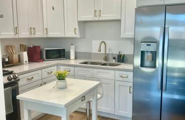 Newly Gated Stylish Steps to Hollywood 2B2B - Foto 28