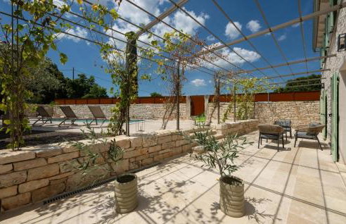 Nice Home In Zminj With Sauna - Photo 23