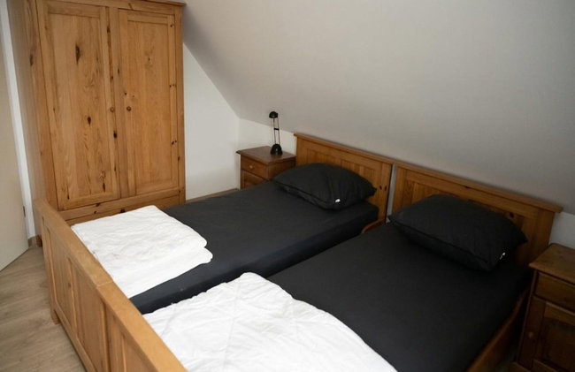 Appealing Bungalow With Garden - Photo 6