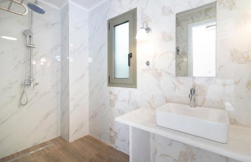 Nopi Exclusive Villa, A Sunlit Retreat by MindYourVilla - Foto 12