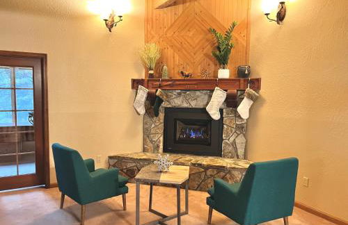 Sensational Burning Tree 4 bed 3 bath Retreat in the Country Club - Photo 14
