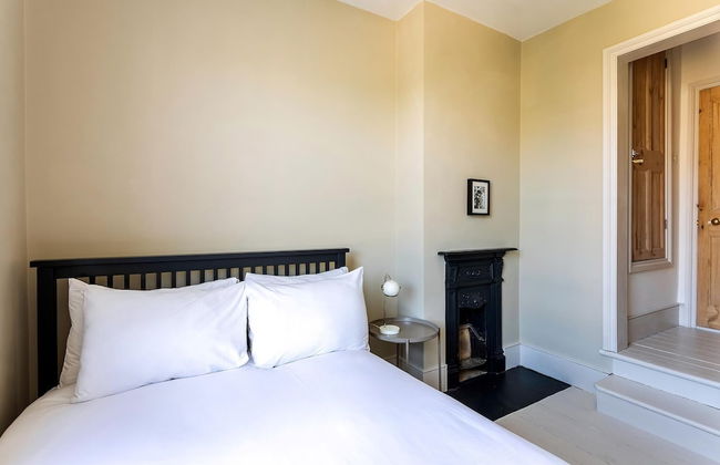 Tooting's Charming Victorian Garden Hideaway - Photo 13