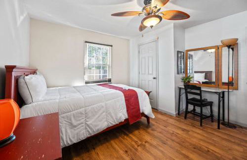 Romantic Colonial Hideaway in Historic Downtown - Pet Friendly - Foto 7