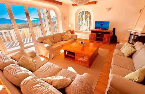 Luxury Seaside Villa with a classic Mediterranean Olive Garden, a fully equipped Professional Kitchen, Pool, Sauna, Padle Boards and Canoe - Miolin Beach House - Photo 7