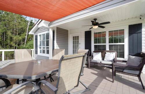 Waterfront Home Game Room Ping Pong Outdoor Bar Area - Foto 30