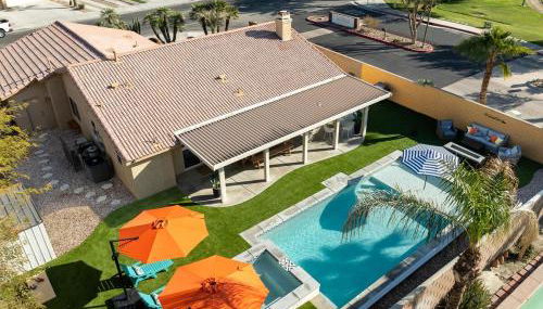 Spacious Yard, Sparkling Pool & Spa, Firepit, 9beds! - Photo 3