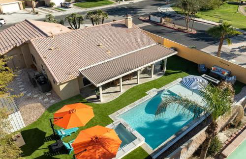 Spacious Yard, Sparkling Pool & Spa, Firepit, 9beds! - Photo 3