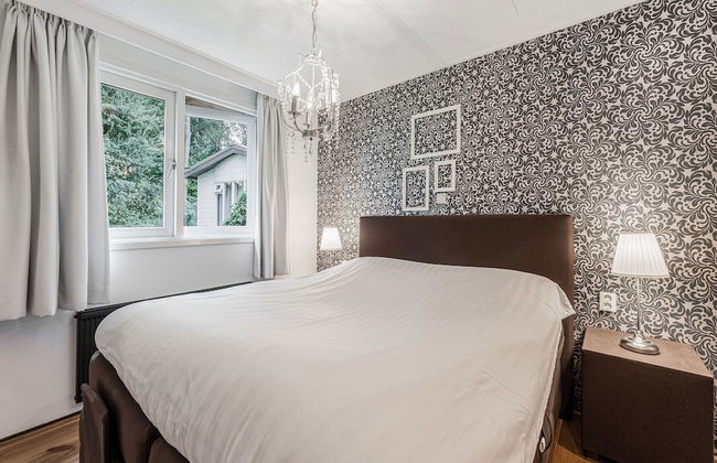 Fantastic Chalet Near Open Waterways, hot tub - Photo 8