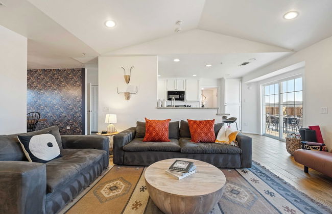 Casa De Kota by Avantstay Pool, Firepit, & Games Secluded & Chic - Photo 8