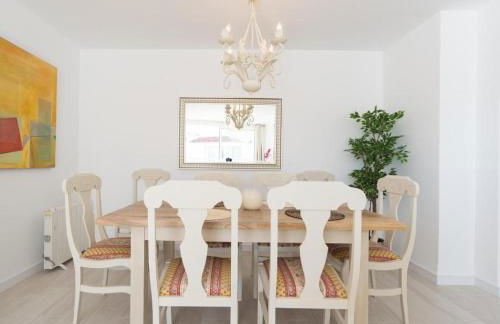 SEA VIEW & BEACH ACCESS - Center - Parking - Photo 12