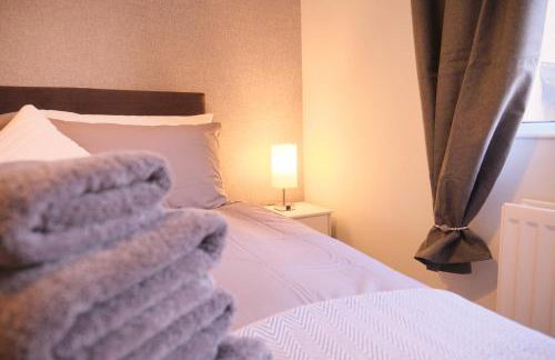 2BR City Centre Apartment By Travel Lets Short Term Rental Agency Derry With Free WiFi - Foto 30