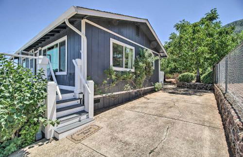 Charming Hilltop Home with Picture-Perfect View - Foto 27