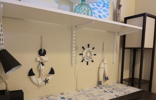 Superb Home With Private Walkover to Beach - Foto 32