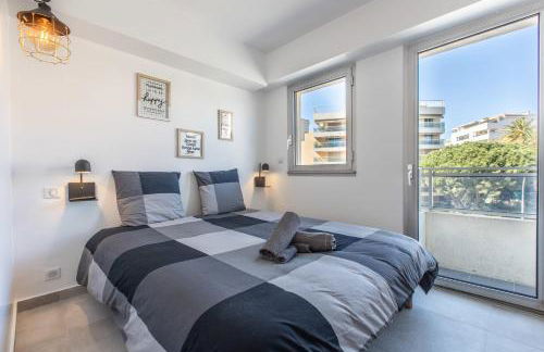 LB Vacation Rentals I Cannes Center, Renovated Apartment with Balcony, Ideal for Holidays or Congress! - Photo 26