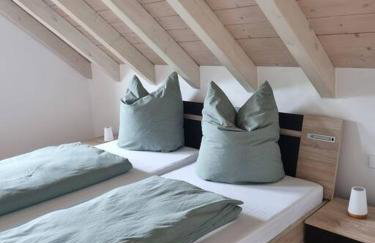 Dachgeschosswohnung im Grünen - Foto 10