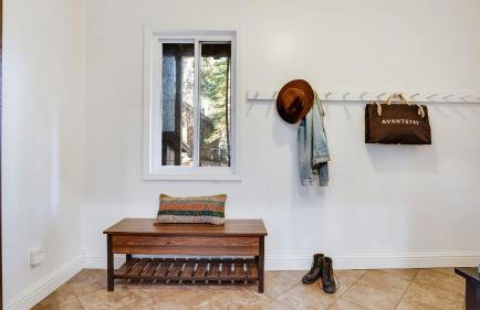 Hot Tub Sauna Game Room Modern 5BDR Family Cabin Homewood by AvantStay - Foto 25