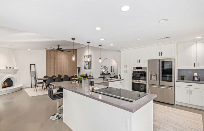 5BR Resort-style Oasis 2 Primary s Cabana Gameroom - Photo 13