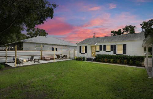 Sunny Citrus Escape Min to Midtown & Dog-Friendly - Foto 1