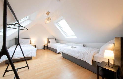 Stay and Work Apartment - 8 single beds - Garage - Foto 4