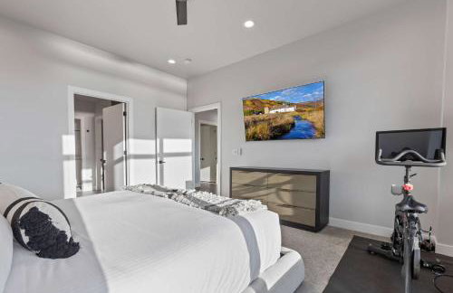 Mountain House PC, Snowy Lake Views Private Hot Tub, New Build, Jordanelle Lake! - Foto 17