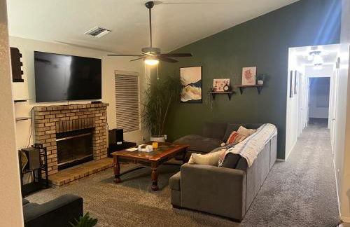 Cheerful 3BR 2BA Sauna Spa Pool Table PPong BBQ More - Foto 12