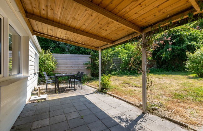 Cozy Holiday Home 3 Minutes From the Beach! - Photo 12