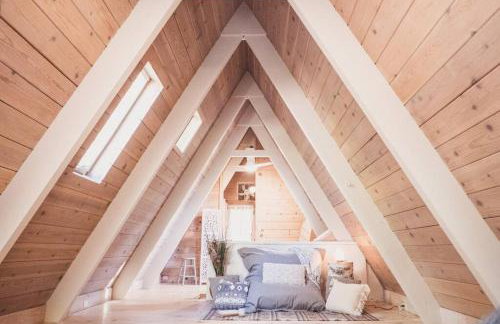 Clarity Cabin A-Frame Sanctuary w Hot Tub Fireplace Grill AC Hammock Chairs Fire Pit Pets OK - Foto 8