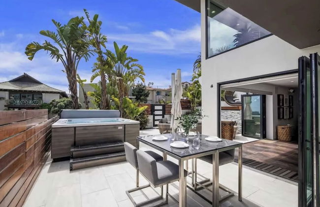 Steps to Beach+shops, Oceanview, Hot Tub+firepit Moonlight Modern by Avantstay - Foto 37