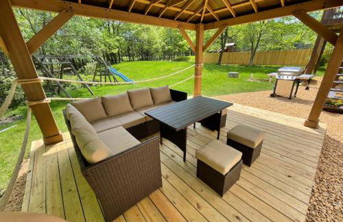 Spacious Pocono Home with Hot Tub and Fire Pit - Foto 29