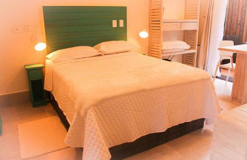 Casa d'Aroeira Residencial Boutique - Centro de Juqueí - Perto de Tudo - 2 quadras do Mar - Serviço de Praia - Roupa de Cama 600 fios algodão Egípcio - Tudo Novo - Estacionamento Interno - Cozinha - Consulte unidades com Ofurô Hidro e Cromoterapia - Foto 15