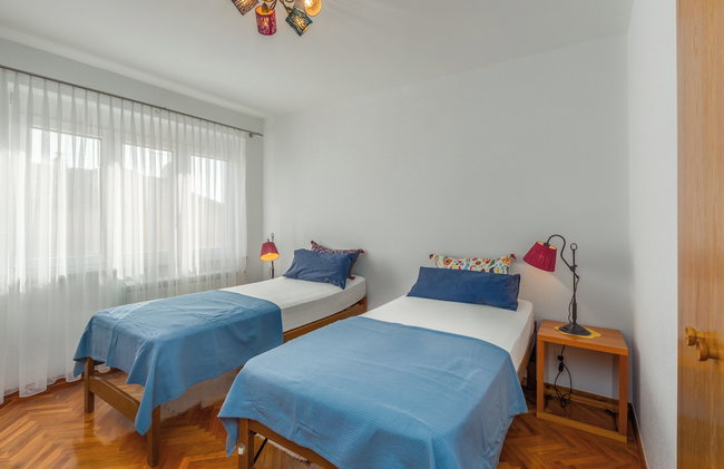 Elegant two-bedroom apartment with terrace in Rovinj - Photo 19