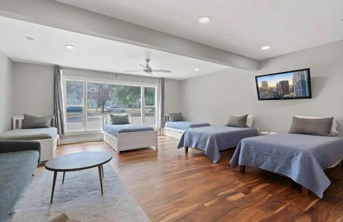 Luxurious Modern Retreat with Private Pool & Patio - Foto 27