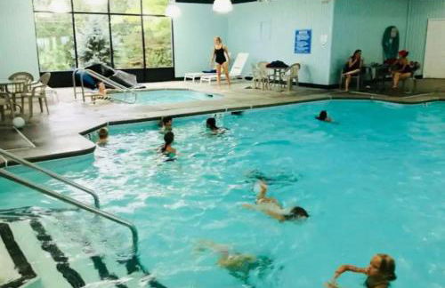 Harmony Hill Stylish 4bd Mountain Retreat, Hot Tub, Games - Foto 48