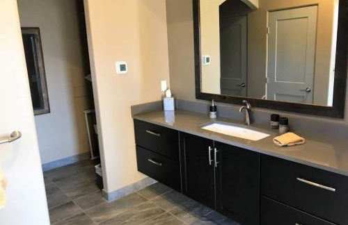 Barnwood Chateau with 2 Master Suites Hot Tub - Foto 36