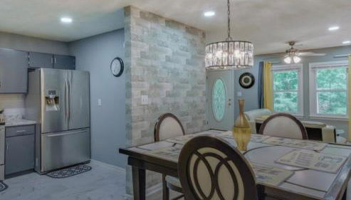 Athens home with Deck Near Sanford Stadium - Photo 2