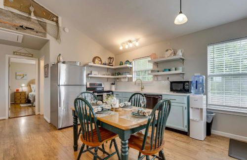 Fish and Boat Home with Spacious Yard in Seadrift - Foto 8