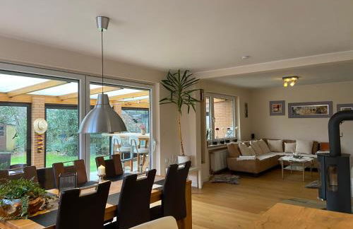 Haus Ostend Ganzes Ferienhaus mit Garten ideal für zwei Erwachsene und zwei Kinder - Foto 2