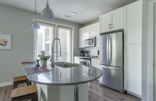 Boulevard Stays Pool Gym Parking 1BR King Suite C - Foto 3