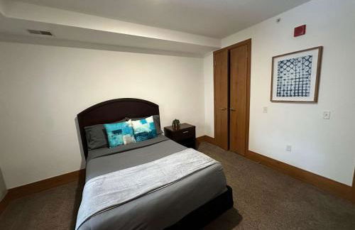 2BR Balcony Suite with Parking at The Grand Castle - Foto 24