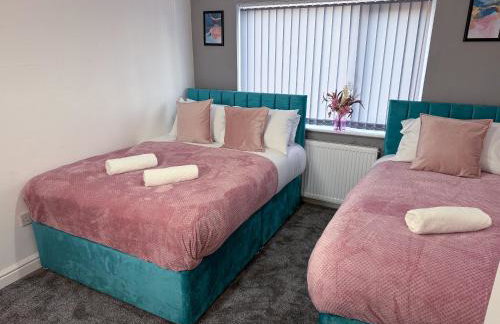 Stoneleigh Retreat 4BR Entire Home - Photo 10