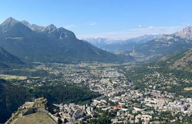 Spacieux et confortable - centre ville de BRIANCON - SERRE-CHEVALIER - Garage et Wifi - Photo 12