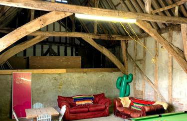 Farmhouse in Suffolk with wild swimming & hot tub - Photo 23