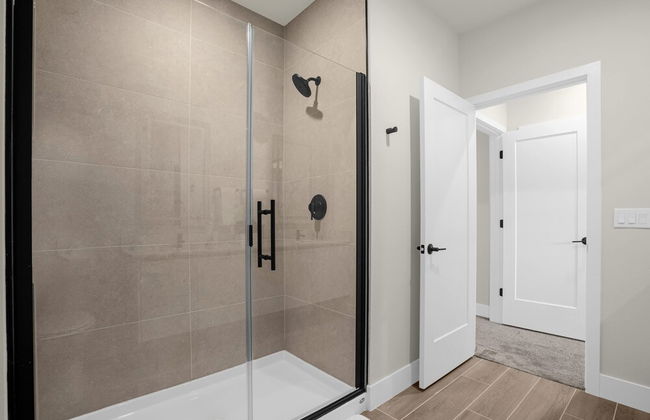 Modern 4BR Family Home With Private Pool - Photo 31