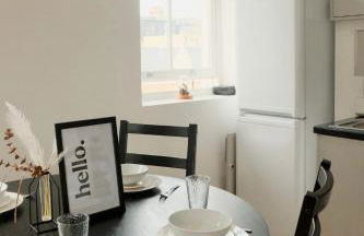 Amanah Properties - Stylish Retreat for Friends & Families Zone 1 Sleeps 5 - Foto 1
