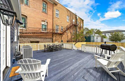 Cozy Home Near Downtown with a Pool and Fire Pit - Foto 26