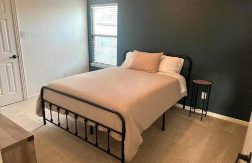 Cozy 4bdrm 3bath Home in The Woodlands - Photo 36