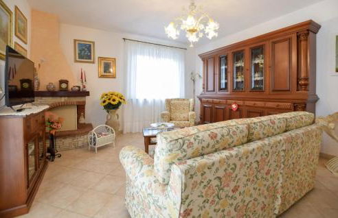 Lovely Home In Capezzano With Kitchen - Foto 5