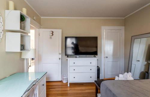 Bella room near downtown Train I-95 & beaches - Foto 46