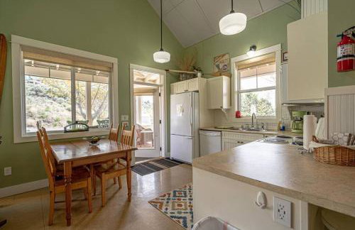 Oasis Cottage- Waterfront experience without the expensive fee! - Foto 10