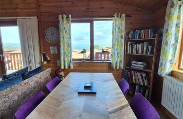 3-Bed Ocean View Lodge - Parking & Terrace - Photo 6